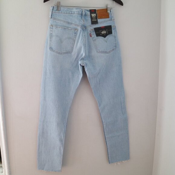 NWT Levi's 501 Skinny Jeans Size 28 High Waist Distressed Blue Light Wash - Picture 7 of 8
